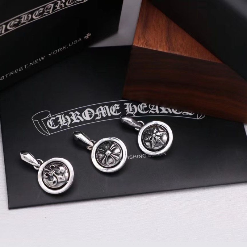 Ch**me He**ts necklaces